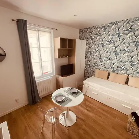 Le Studio Irresistible De - 247 *